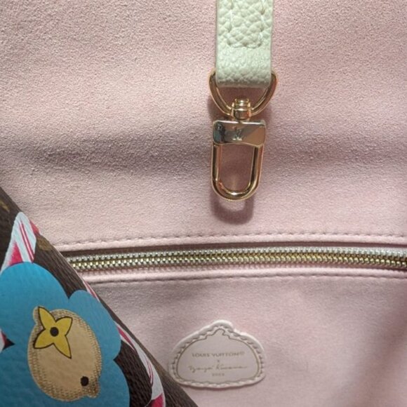 XL FASHION Tote in a Gorgeous and Stunning Cream Genuine Leather with POUCH! - Picture 8 of 14